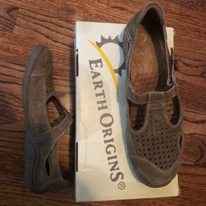 Tan leather Earthworks flats